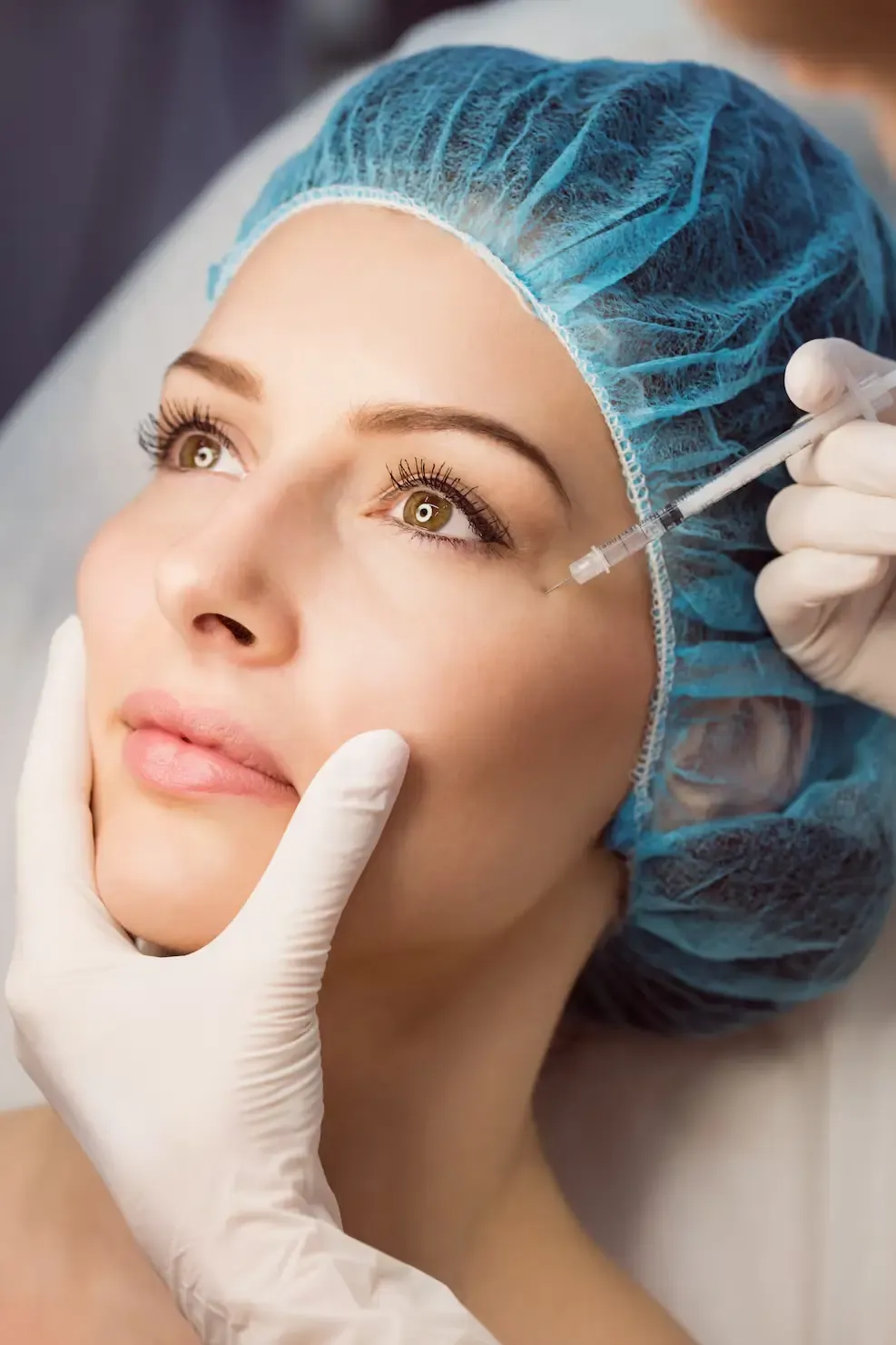 Aplicação de skinbooster na região da testa
