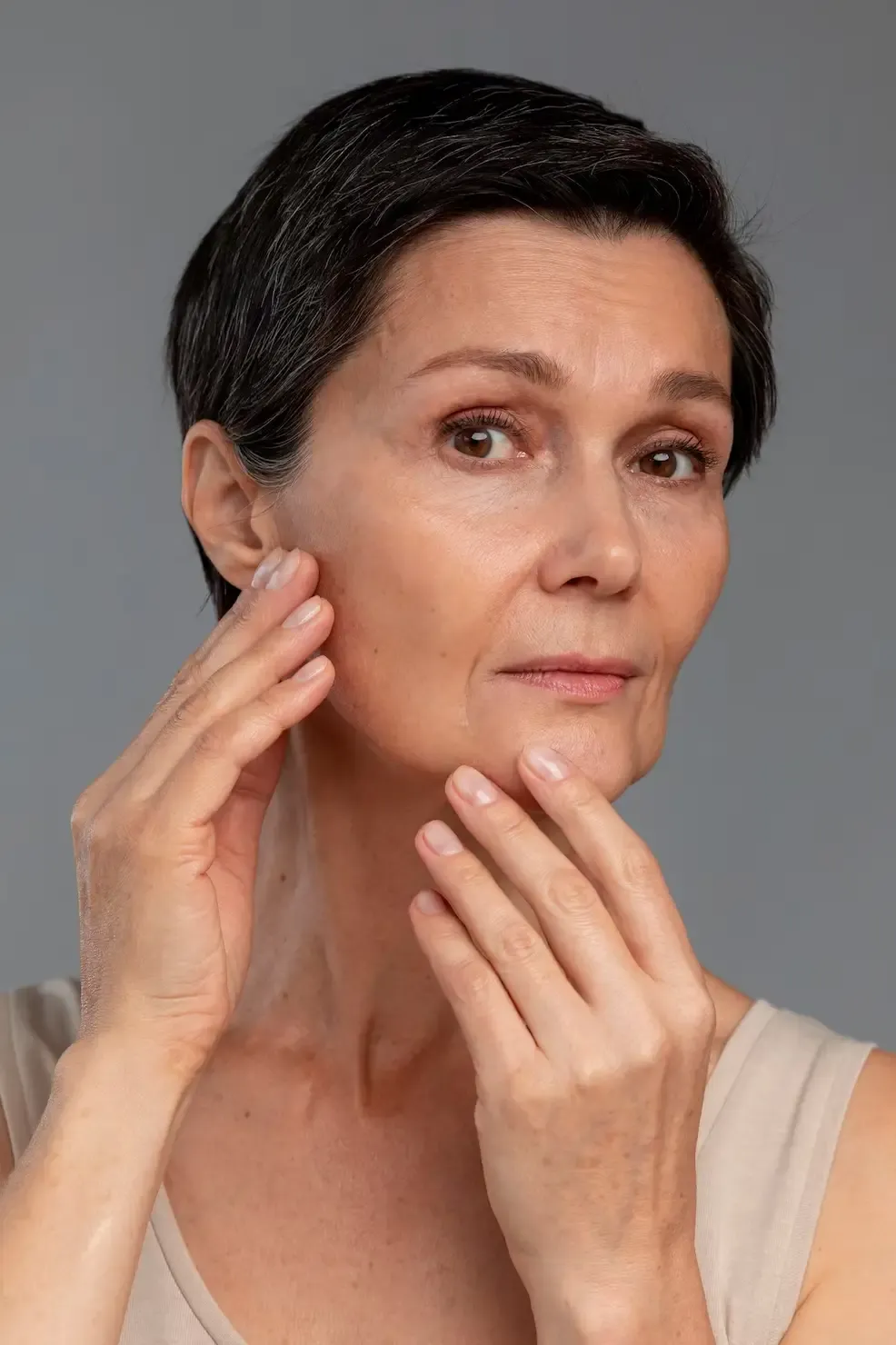 Aplicação de bioestimulador de colágeno na região da testa